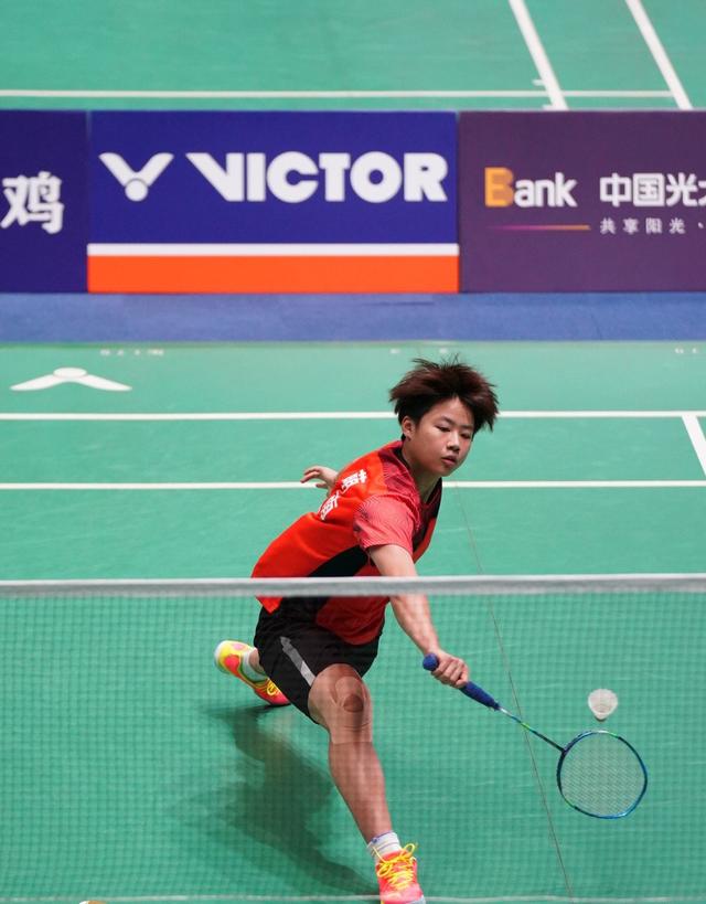 舞台继续前 舞台继续前